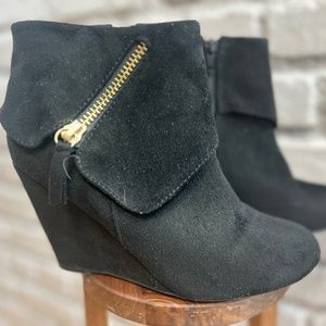 Rebel by Zigi | Wedge boots | Black Suedette | Size 6.5
